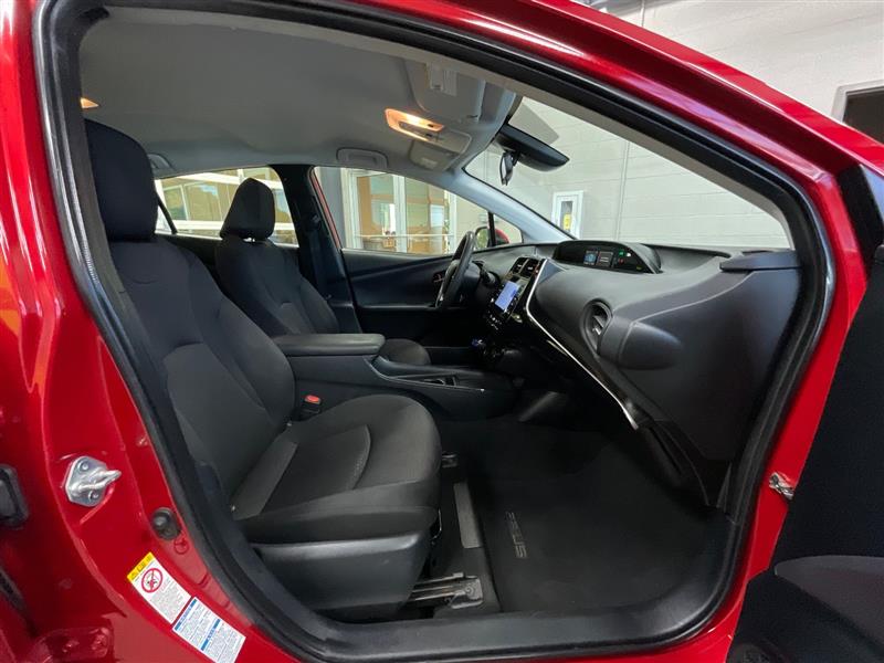 2021 TOYOTA PRIUS LE
