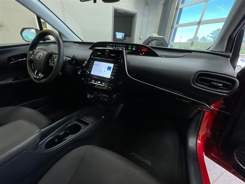 2021 TOYOTA PRIUS LE