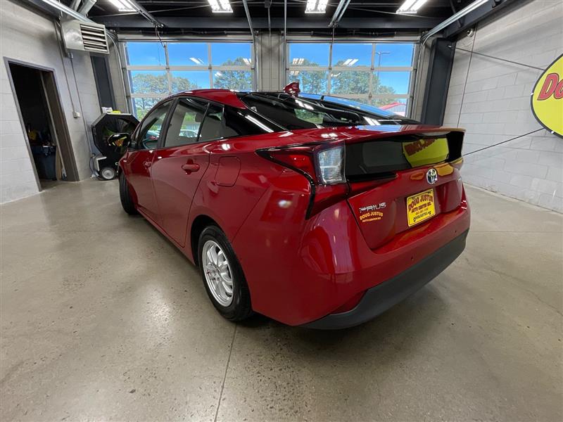 2021 TOYOTA PRIUS LE