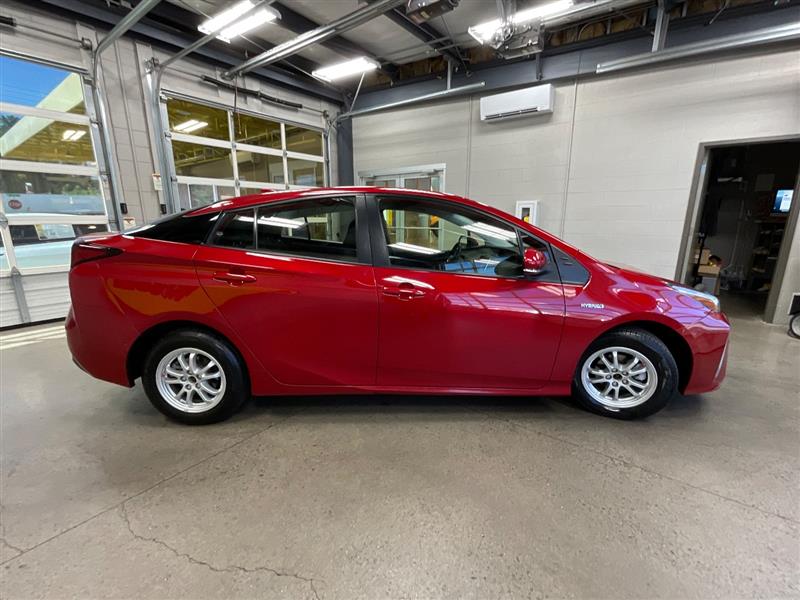 2021 TOYOTA PRIUS LE