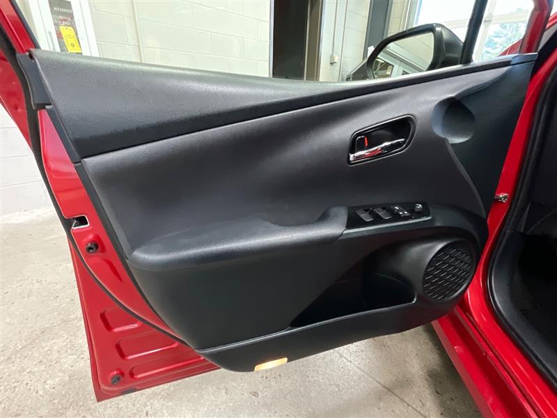 2021 TOYOTA PRIUS LE