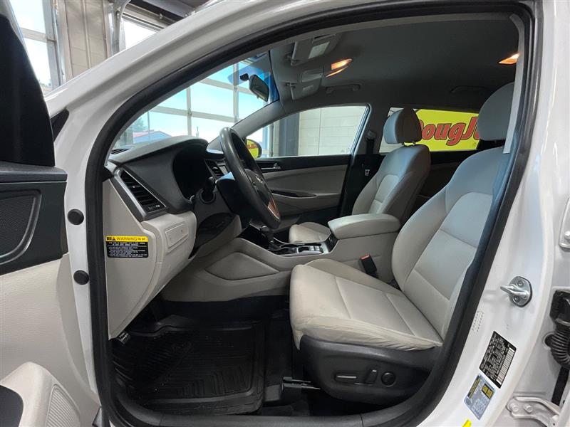 2017 HYUNDAI TUCSON SE