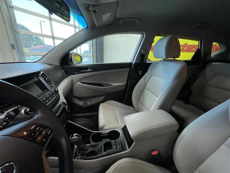 2017 HYUNDAI TUCSON SE