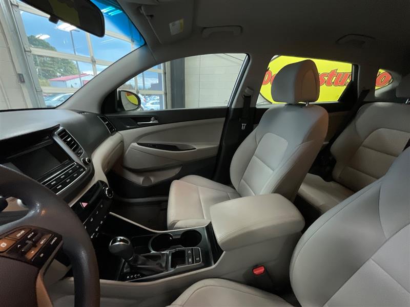 2017 HYUNDAI TUCSON SE