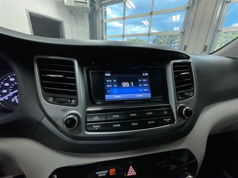 2017 HYUNDAI TUCSON SE