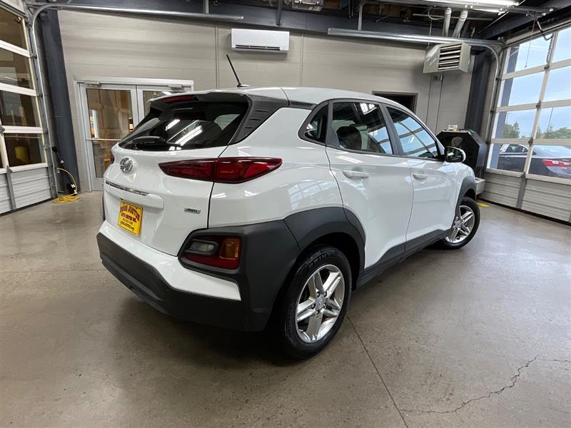 2021 HYUNDAI KONA SE