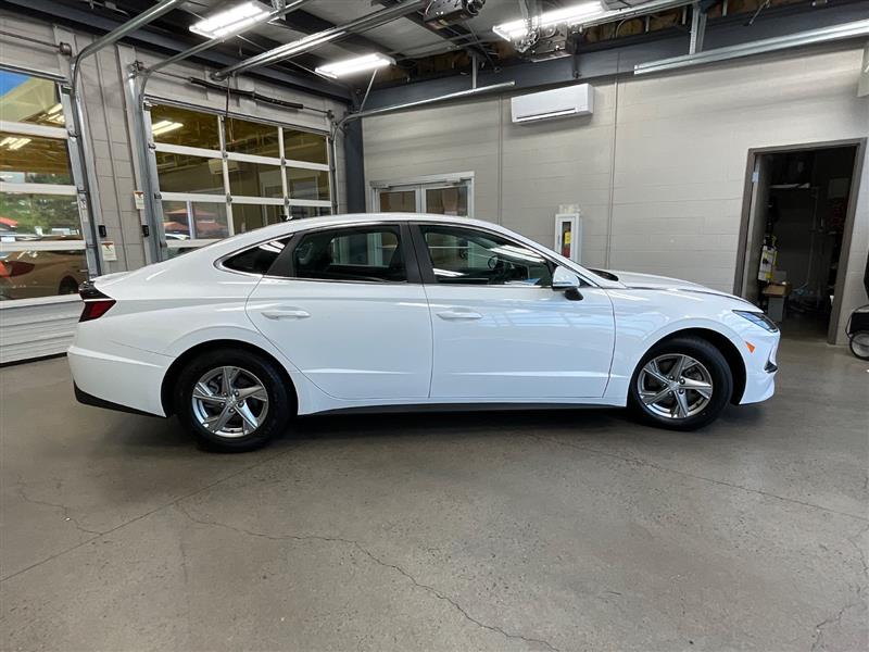 2023 HYUNDAI SONATA SE