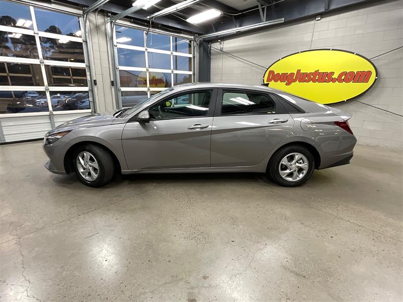 2023 HYUNDAI ELANTRA SE