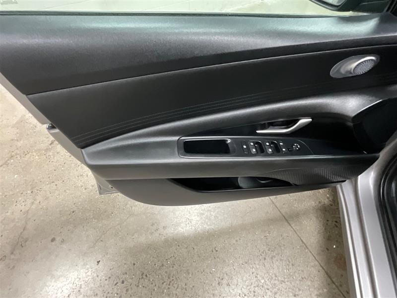 2023 HYUNDAI ELANTRA SE