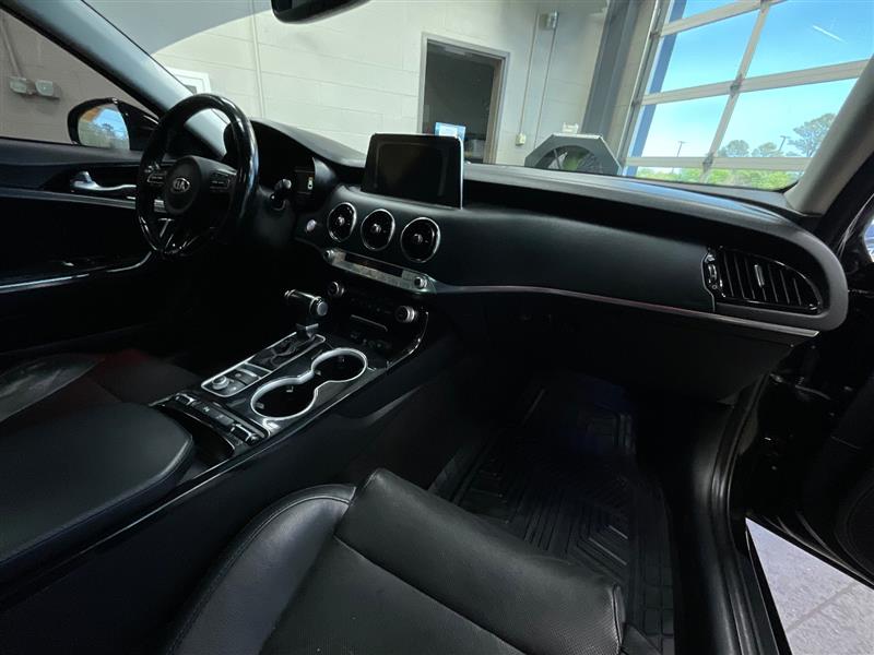 2018 KIA STINGER PREMIUM