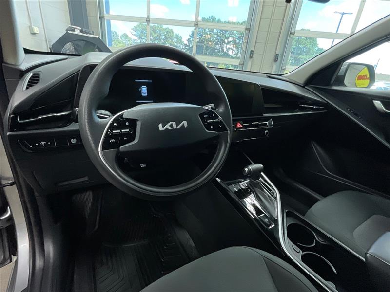 2025 KIA NIRO LX