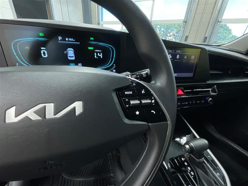 2025 KIA NIRO LX