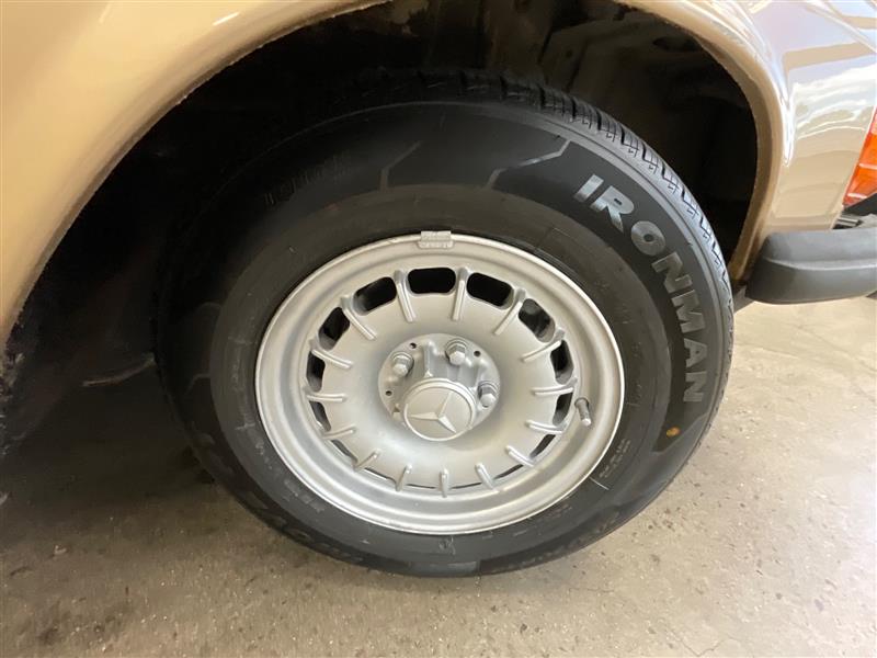 1985 MERCEDES-BENZ 380 SERIES 380SL