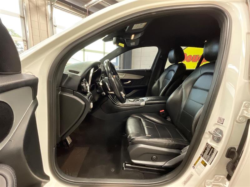 2019 MERCEDES-BENZ GLC300 