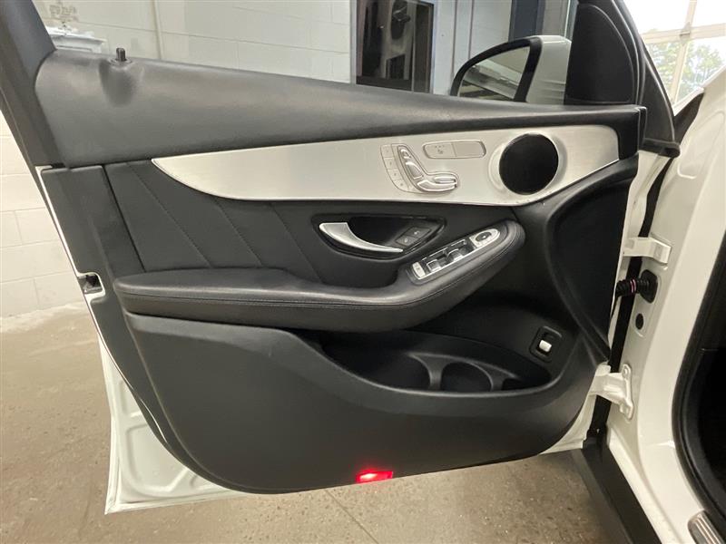 2019 MERCEDES-BENZ GLC300 