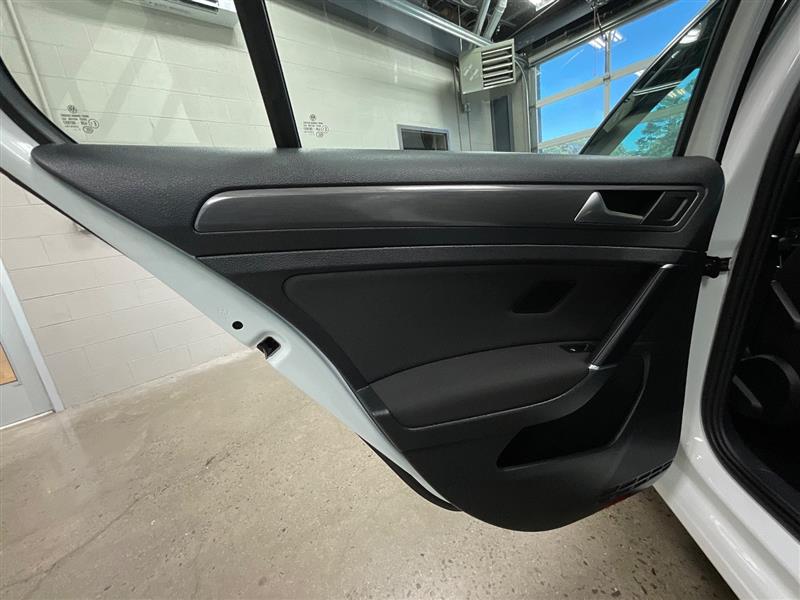 2017 VOLKSWAGEN E-GOLF SE