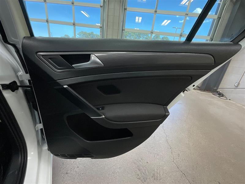 2017 VOLKSWAGEN E-GOLF SE