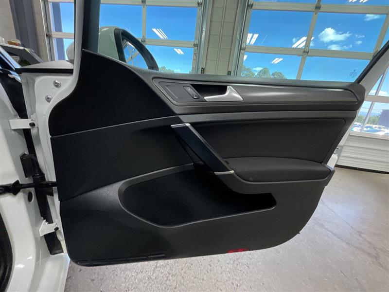 2017 VOLKSWAGEN E-GOLF SE