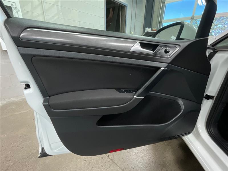 2017 VOLKSWAGEN E-GOLF SE