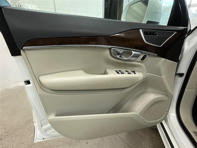 2019 VOLVO XC90 MOMENTUM