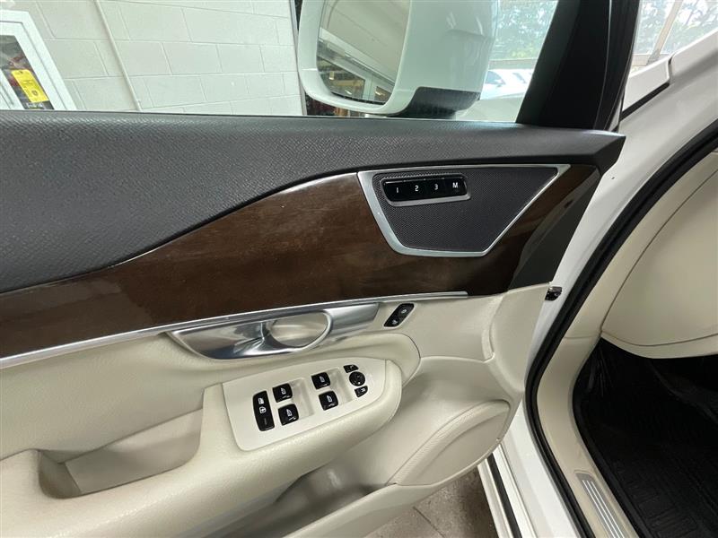 2019 VOLVO XC90 MOMENTUM