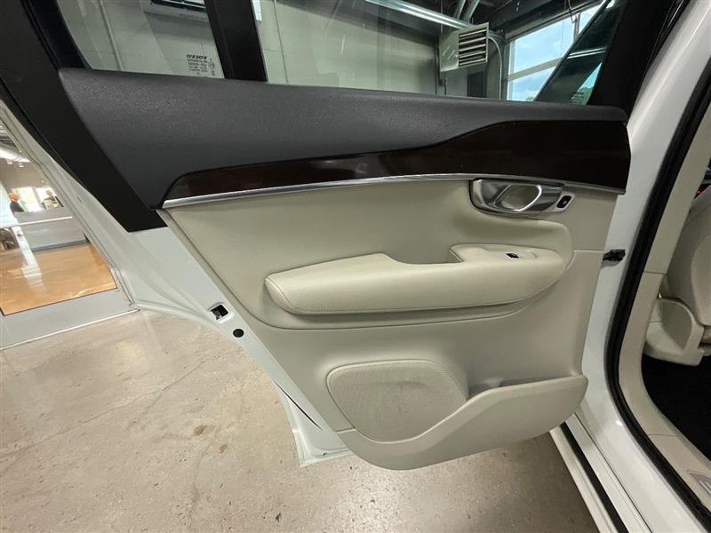 2019 VOLVO XC90 MOMENTUM