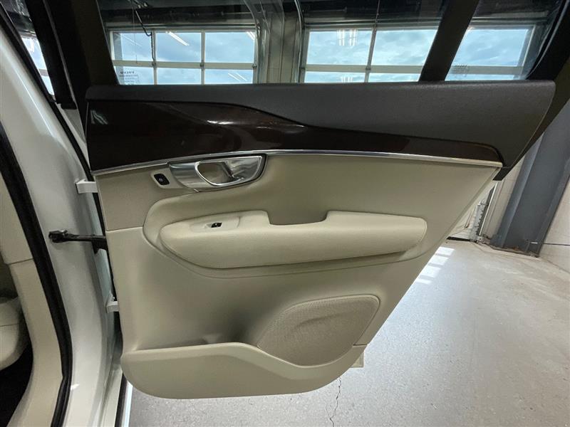 2019 VOLVO XC90 MOMENTUM