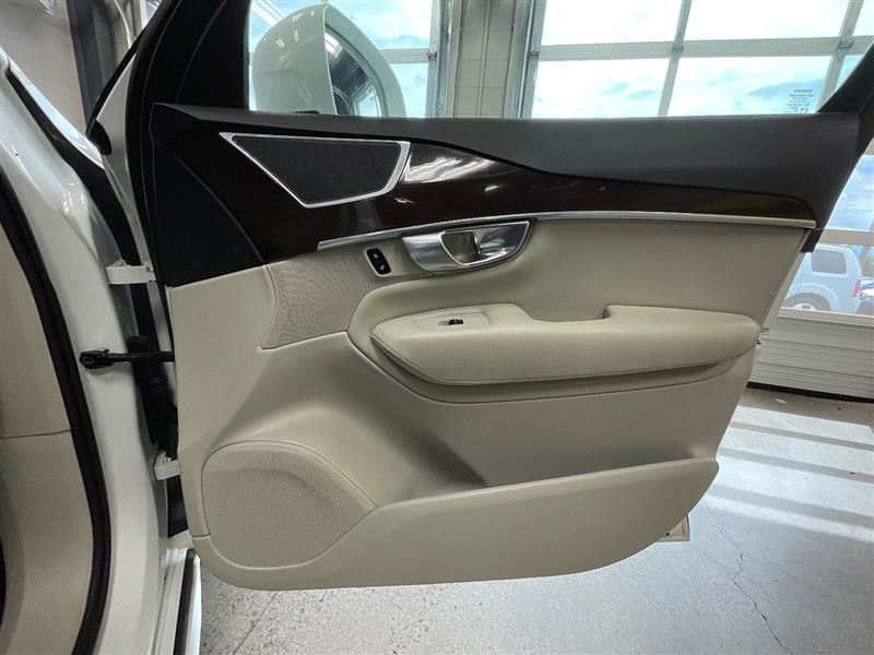 2019 VOLVO XC90 MOMENTUM