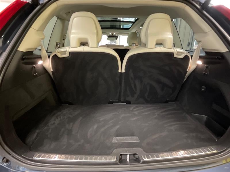 2022 VOLVO XC90 MOMENTUM