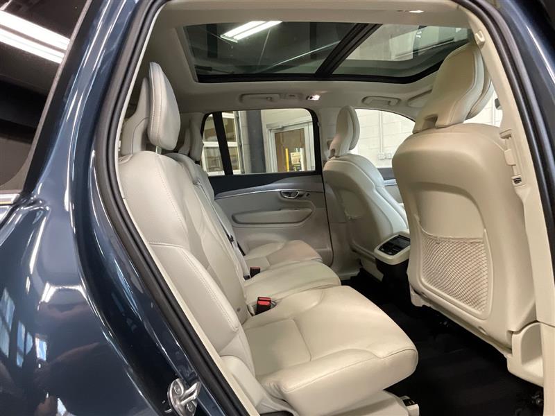2022 VOLVO XC90 MOMENTUM