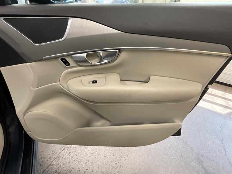 2022 VOLVO XC90 MOMENTUM
