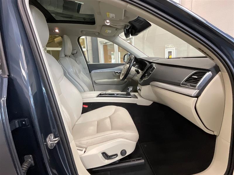 2022 VOLVO XC90 MOMENTUM