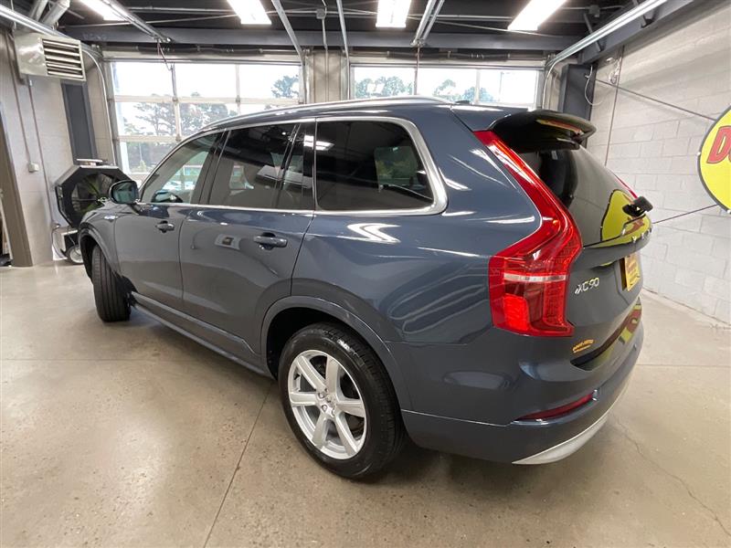 2022 VOLVO XC90 MOMENTUM