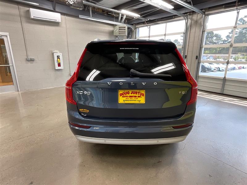 2022 VOLVO XC90 MOMENTUM