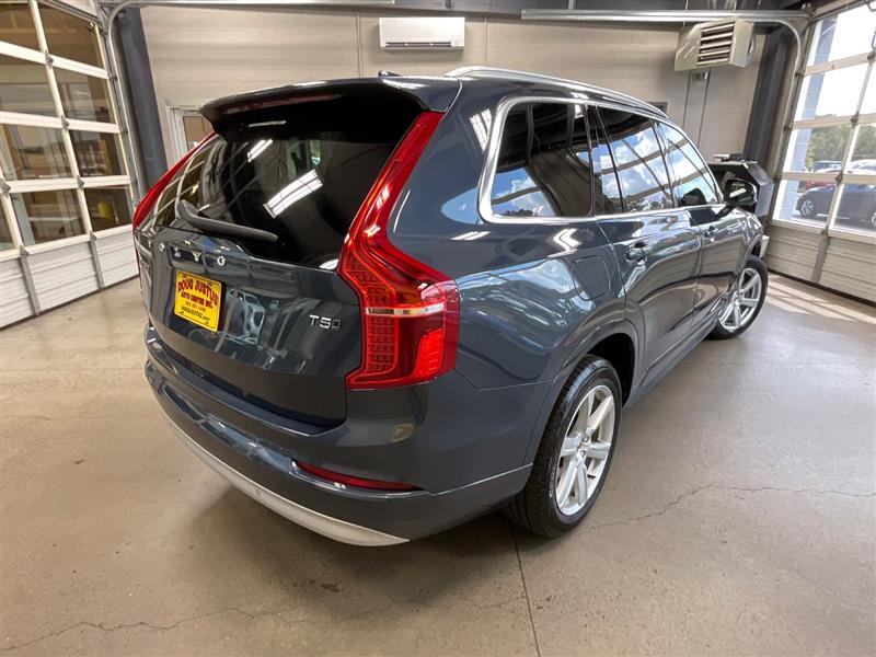 2022 VOLVO XC90 MOMENTUM