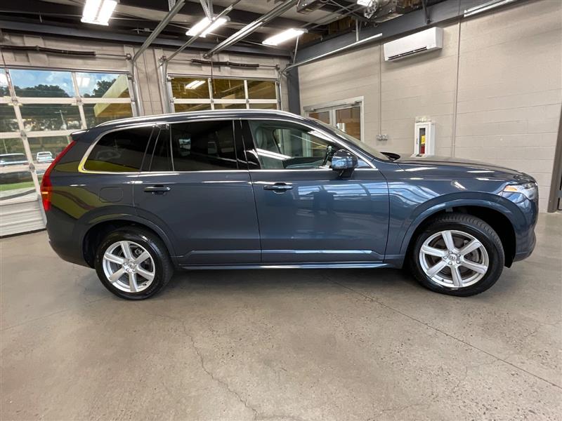 2022 VOLVO XC90 MOMENTUM