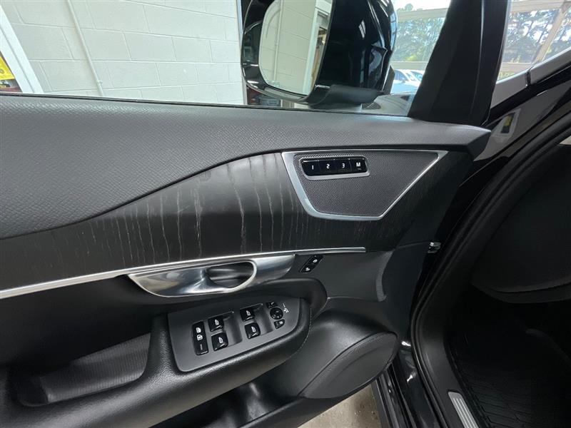 2020 VOLVO XC90 MOMENTUM