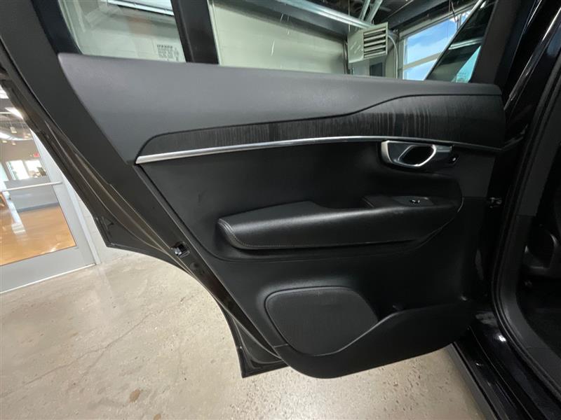 2020 VOLVO XC90 MOMENTUM