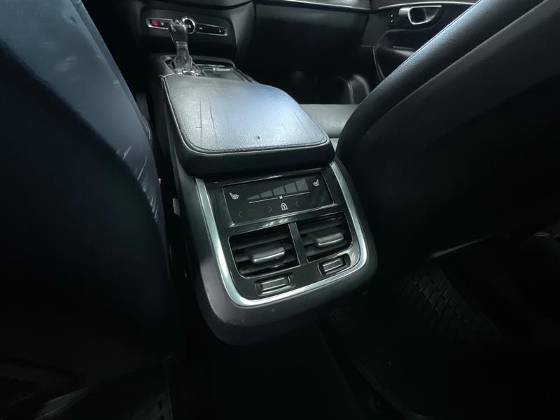 2020 VOLVO XC90 MOMENTUM