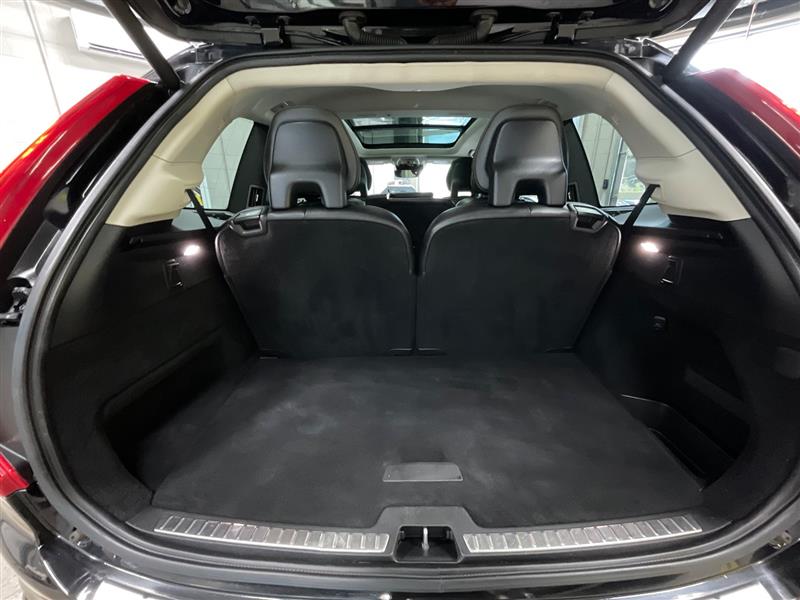 2020 VOLVO XC90 MOMENTUM