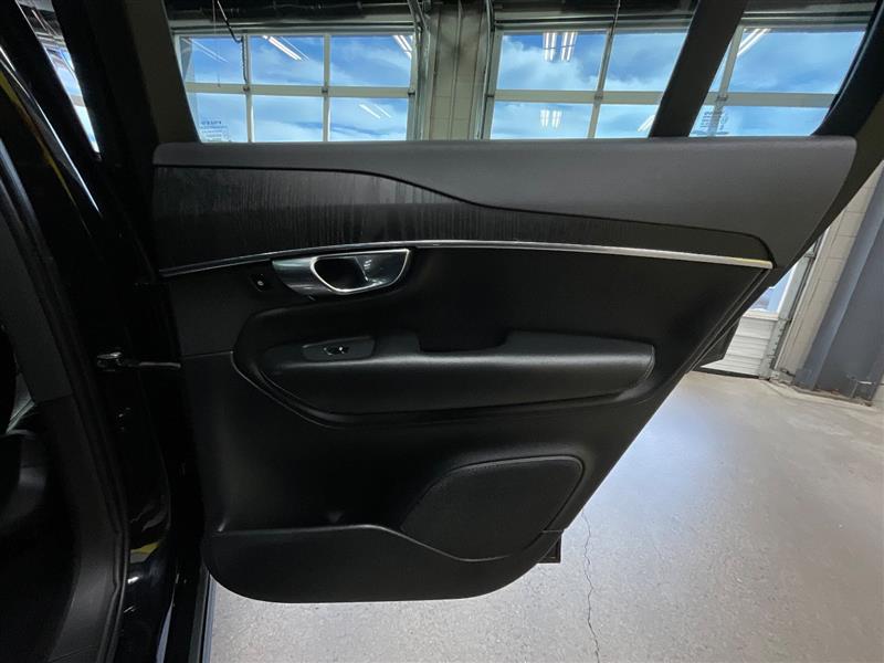 2020 VOLVO XC90 MOMENTUM
