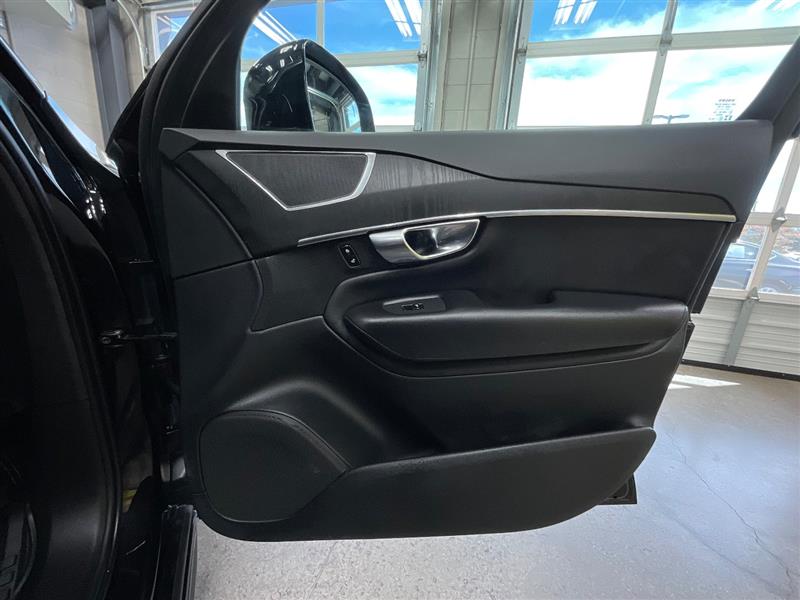 2020 VOLVO XC90 MOMENTUM