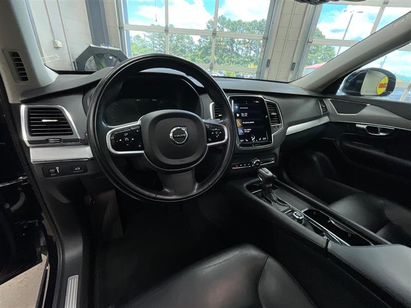 2022 VOLVO XC90 MOMENTUM
