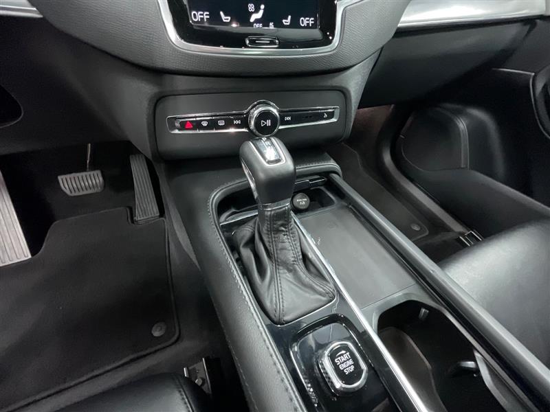 2022 VOLVO XC90 MOMENTUM