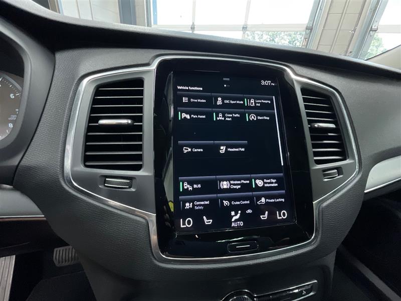 2022 VOLVO XC90 MOMENTUM