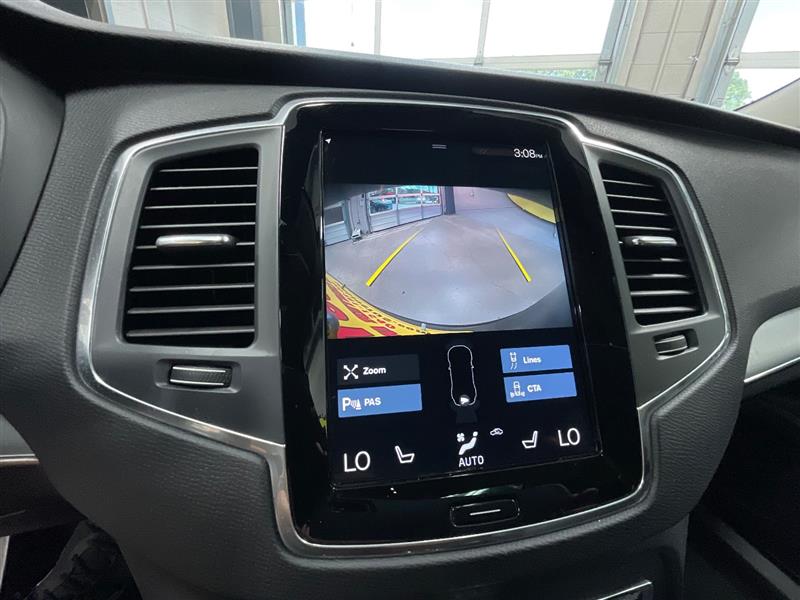 2022 VOLVO XC90 MOMENTUM