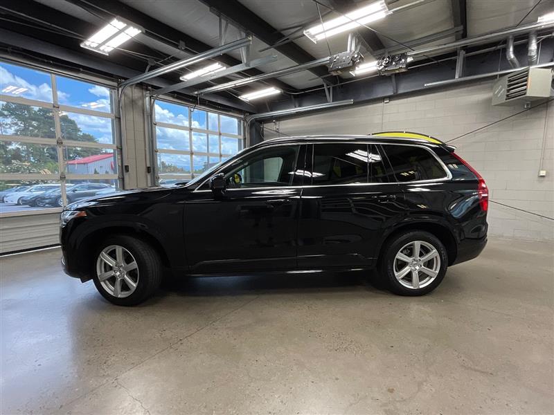 2022 VOLVO XC90 MOMENTUM