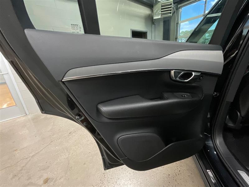 2022 VOLVO XC90 MOMENTUM