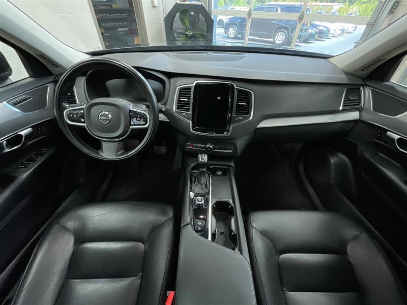 2022 VOLVO XC90 MOMENTUM
