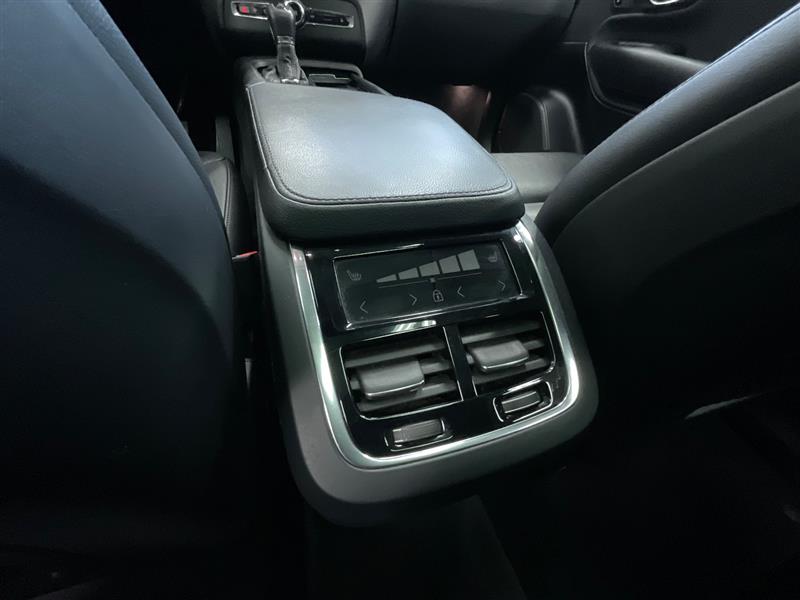 2022 VOLVO XC90 MOMENTUM